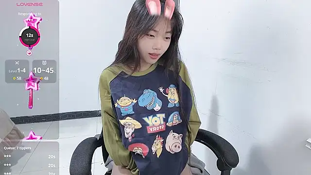 Snapshot of Lvy--v chatting on January 6, 2025, 11:20 pm Lvy--v online show from January 6, 2025, 11:20 pm