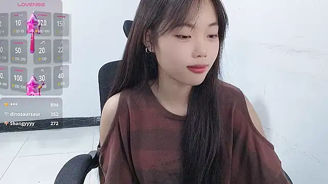 Snapshot of Lvy--v chatting on January 10, 2025, 1:53 am Lvy--v online show from January 10, 2025, 1:53 am