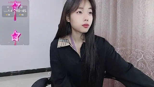 Snapshot of Lvy--v chatting on January 25, 2025, 10:28 pm Lvy--v online show from January 25, 2025, 10:28 pm