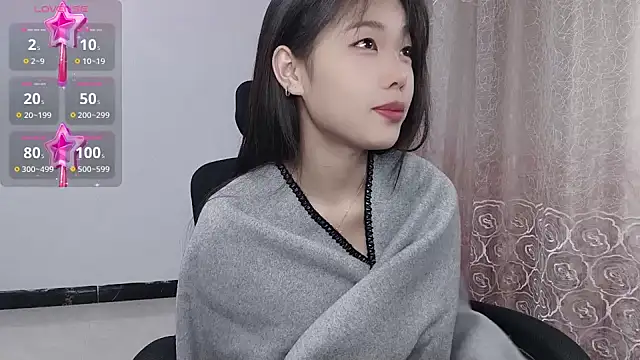 Snapshot of Lvy--v chatting on February 8, 2025, 10:40 pm Lvy--v online show from February 8, 2025, 10:40 pm