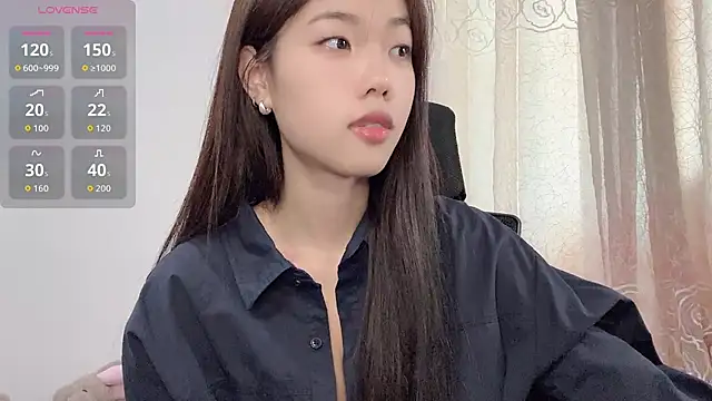 Snapshot of Lvy--v chatting on September 16, 2025, 12:33 am Lvy--v online show from September 16, 2025, 12:33 am