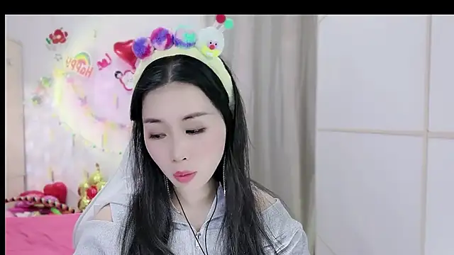 HK angelchloe online show from November 9, 2025, 1:04 am