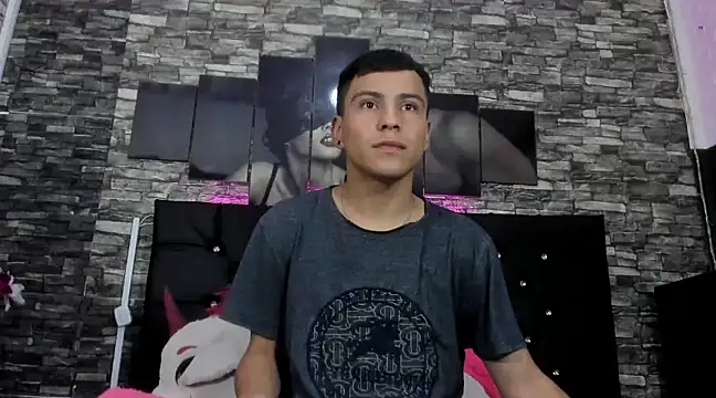 salvadorgomezx online show from December 12, 2024, 10:42 pm