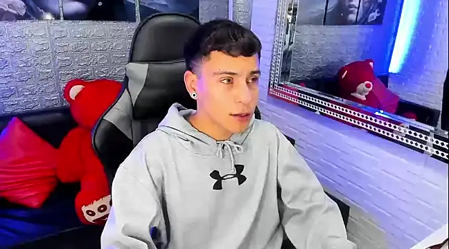 salvadorgomezx online show from January 8, 2025, 11:09 pm