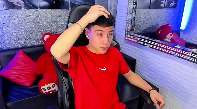 salvadorgomezx online show from January 10, 2025, 8:04 pm