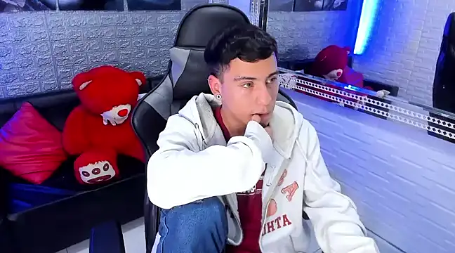 salvadorgomezx online show from January 14, 2025, 11:10 am