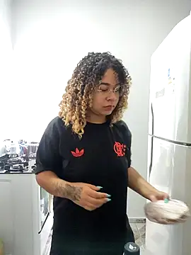 VitoriaFernandes online show from February 18, 2026, 1:51 pm