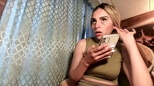 ValeriaLacrozee online show from September 16, 2025, 7:04 pm