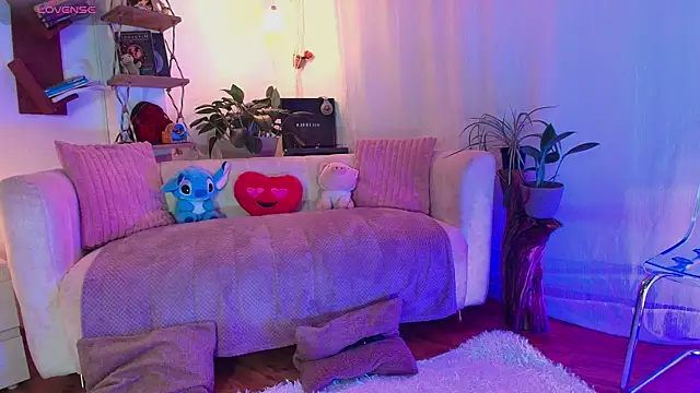 HANNAH LOVEE online show from April 8, 2026, 2:55 am