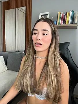 FridaKlein online show from April 10, 2026, 7:40 pm