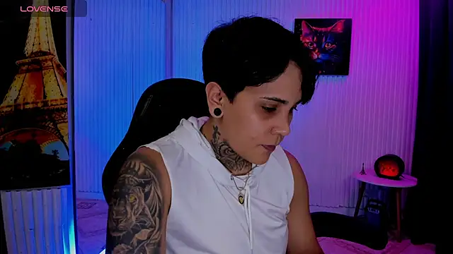 ZhoeStrong online show from April 15, 2026, 11:05 pm