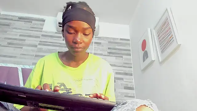 Snapshot of ebony_march chatting on October 29, 2025, 6:42 pm ebony march online show from October 29, 2025, 6:42 pm