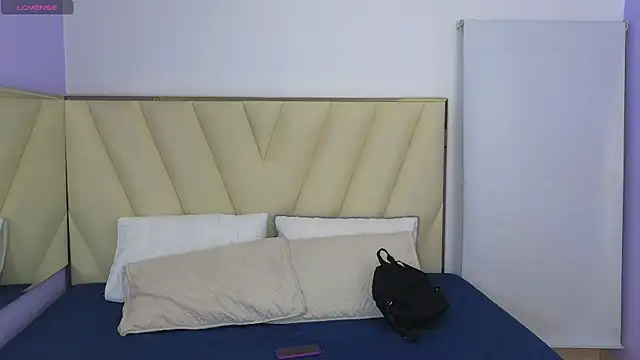 Laia and Aloby online show from February 4, 2026, 10:04 pm