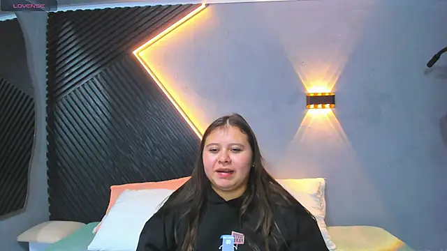 Laia and Aloby online show from July 14, 2026, 11:10 pm
