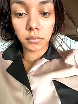 Nikol Rang   online show from October 31, 2025, 2:18 pm