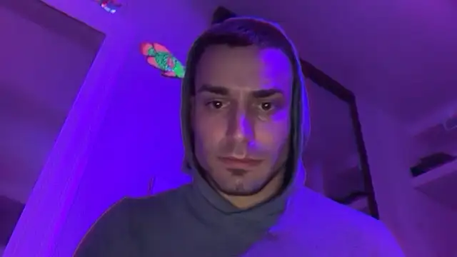 Snapshot of hot_shot_13 chatting on November 6, 2025, 3:40 am hot shot 13 online show from November 6, 2025, 3:40 am