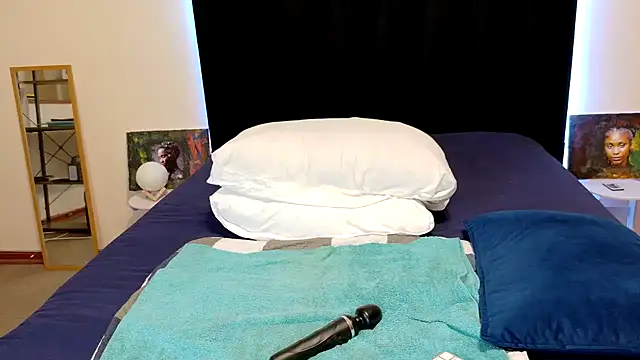 chloechrome online show from March 12, 2026, 11:33 pm