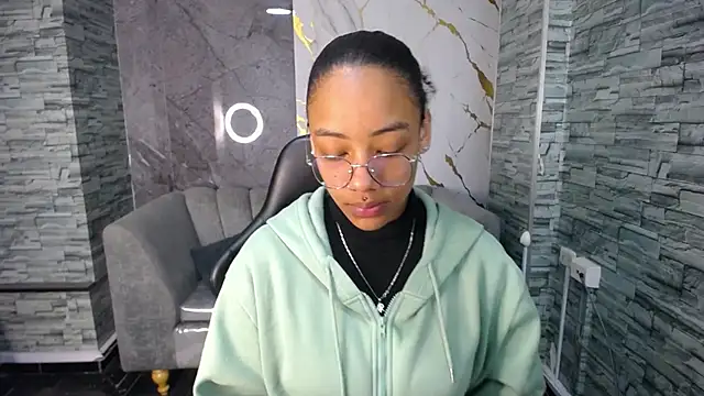 Violeth b online show from October 13, 2025, 12:49 pm