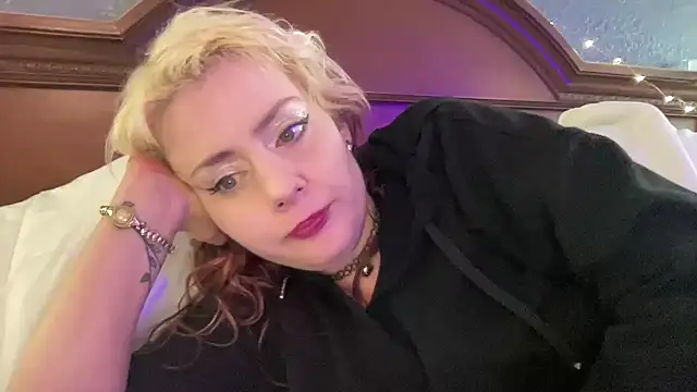 SkarlettRose96 online show from April 23, 2026, 7:49 pm