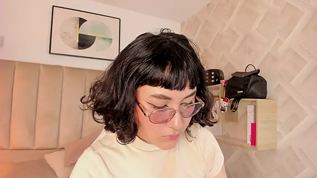 Haru Bonny online show from March 18, 2026, 7:39 pm