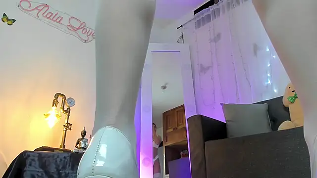 Alaia Love77 online show from March 18, 2025, 10:15 pm