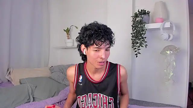 Snapshot of santy-kitty chatting on February 3, 2026, 2:53 am santy-kitty online show from February 3, 2026, 2:53 am