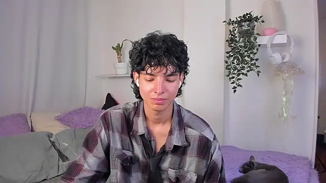 Snapshot of santy-kitty chatting on February 3, 2026, 11:43 pm santy-kitty online show from February 3, 2026, 11:43 pm