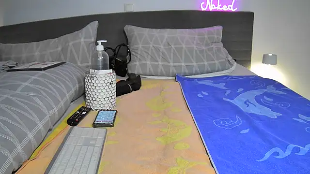 Sissy-Bee online show from November 9, 2025, 7:12 pm