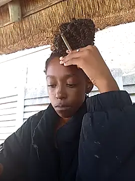 02Boitybaby online show from February 6, 2025, 1:10 pm