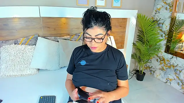 EmaBakker online show from February 23, 2025, 1:10 pm