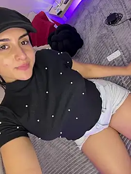 anniemorgan01 online show from October 7, 2025, 3:36 am