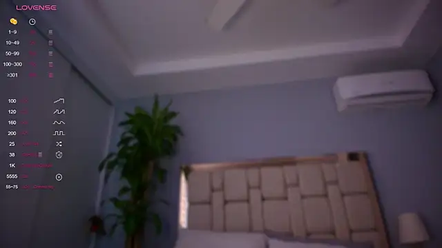 auroracaruso11 online show from December 16, 2024, 6:38 pm