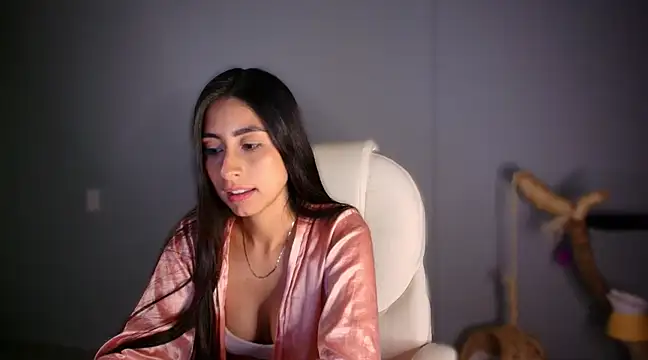 auroracaruso11 online show from February 10, 2025, 12:19 am