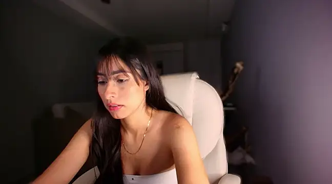 auroracaruso11 online show from March 8, 2025, 12:00 am