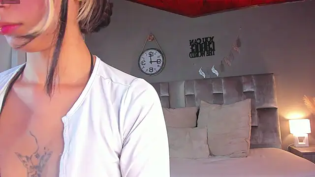 Snapshot of ParisFox_ chatting on February 10, 2025, 7:38 pm ParisFox online show from February 10, 2025, 7:38 pm