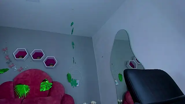 Snapshot of ParisFox_ chatting on March 15, 2025, 5:04 pm ParisFox online show from March 15, 2025, 5:04 pm