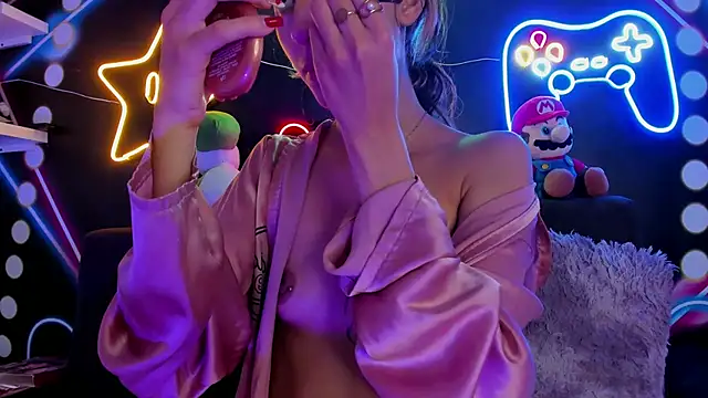 Snapshot of ParisFox_ chatting on March 18, 2025, 8:15 pm ParisFox online show from March 18, 2025, 8:15 pm