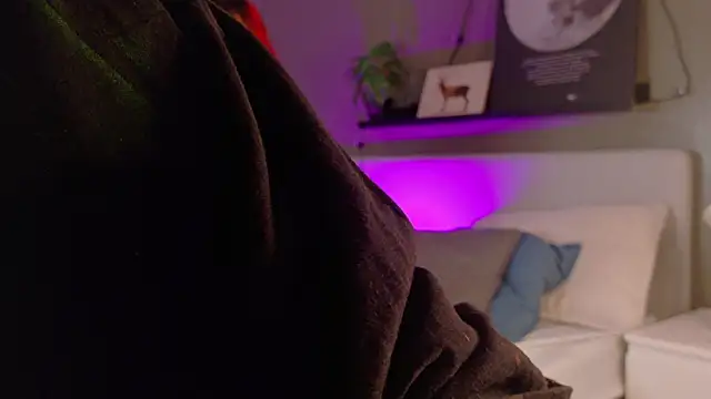 Snapshot of ParisFox_ chatting on November 14, 2025, 2:27 pm ParisFox online show from November 14, 2025, 2:27 pm