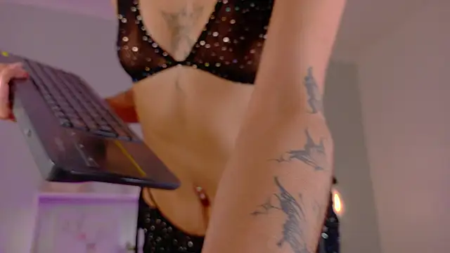 Snapshot of ParisFox_ chatting on December 19, 2025, 1:07 pm ParisFox online show from December 19, 2025, 1:07 pm