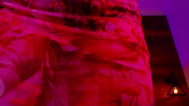 Snapshot of ParisFox_ chatting on February 7, 2026, 7:39 pm ParisFox online show from February 7, 2026, 7:39 pm