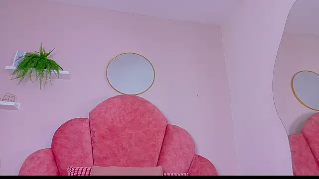 Snapshot of ParisFox_ chatting on February 24, 2026, 7:45 pm ParisFox online show from February 24, 2026, 7:45 pm