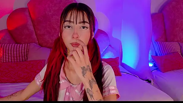 Snapshot of ParisFox_ chatting on February 25, 2026, 9:02 pm ParisFox online show from February 25, 2026, 9:02 pm