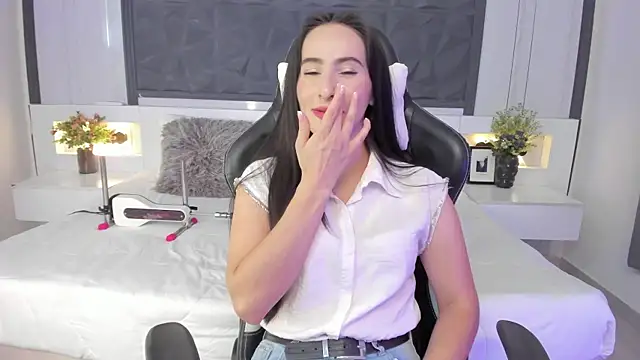 SaraGomez1 online show from November 12, 2025, 4:40 pm