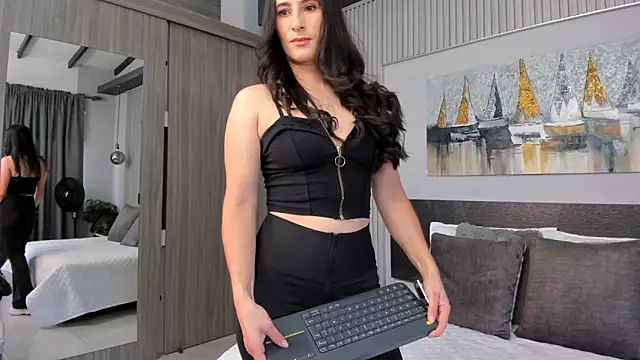 SaraGomez1 online show from May 22, 2026, 1:39 pm