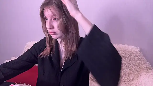 moundliicht1 online show from February 7, 2026, 6:55 pm