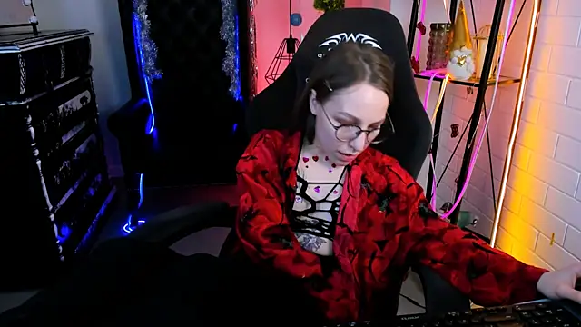 AphexQueen online show from December 15, 2024, 9:20 pm