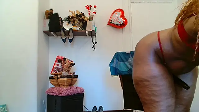 xTALLSEXYBUMx online show from May 10, 2026, 10:20 am