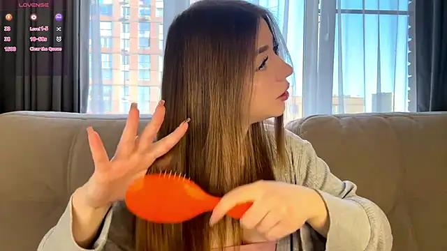 LindaFarmer online show from October 9, 2025, 4:21 am