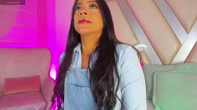 Amber villalobos  online show from May 17, 2026, 4:43 am