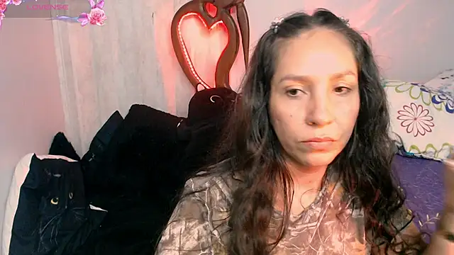 Snapshot of naihroby chatting on June 8, 2026, 5:19 am naihroby online show from June 8, 2026, 5:19 am